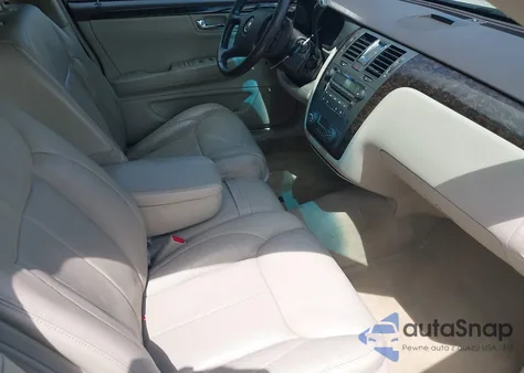 2010 Cadillac Dts Luxury Collection z USA, uszkodzony, nr VIN 1G6KD5EY3AU130358